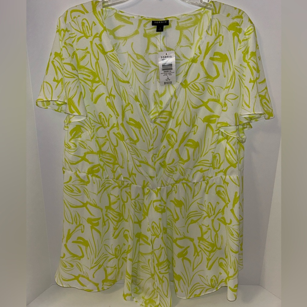 NWT Torrid Georgette Twist Surplice Flutter Sleeve sheer Blouse size‎ 1X 14-16